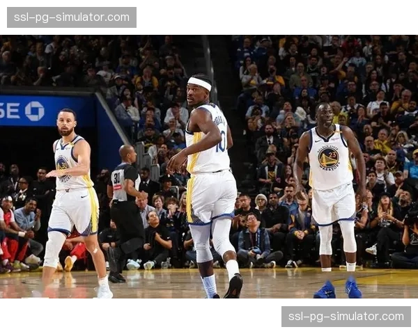 全美直播花絮：勇士队格林在一次暂停中对年轻球员进行现场教学