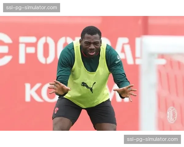 米兰训练课重点演练高位逼抢，莱奥确认可出战那不勒斯